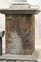  Un pilier du porche d'entr�e